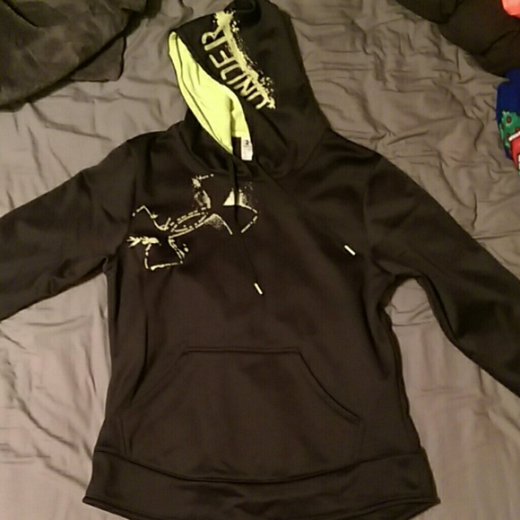 Woman's rare under armour hoodie.