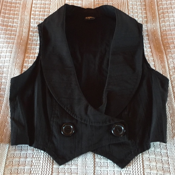 Cropped black vest - Picture 1 of 4