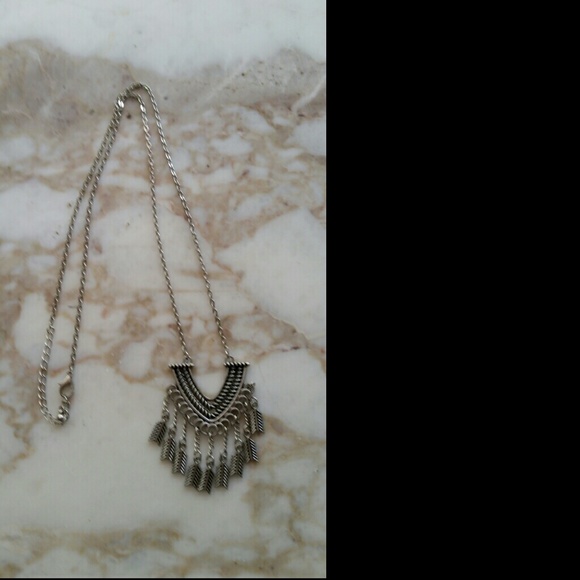 🚫 GIFTED 🚫 Arrow Dangle Necklace - Picture 2 of 2