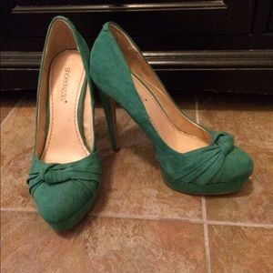 Evergreen heels
