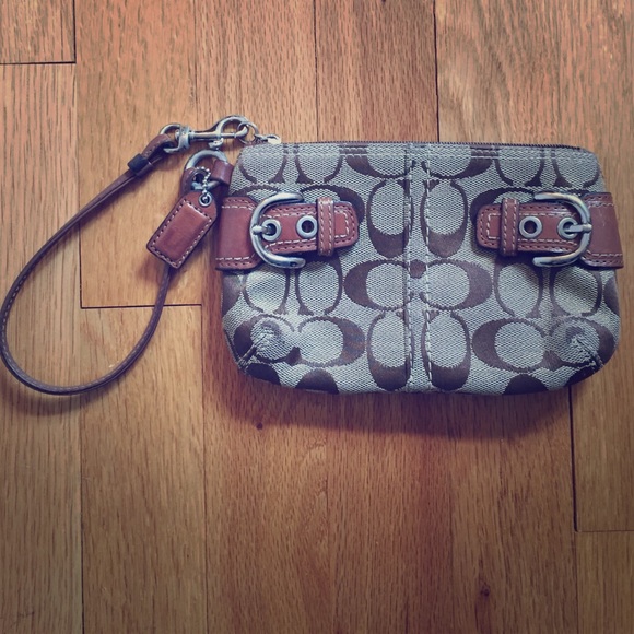 👜Authentic coach wristlet 👜 - Picture 1 of 1