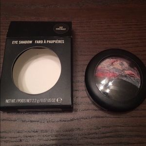 Bundle for @bettyray MAC hot contrast and MAC leap