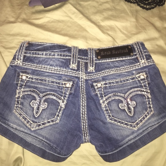 Size 24 cute rock revival shorts!