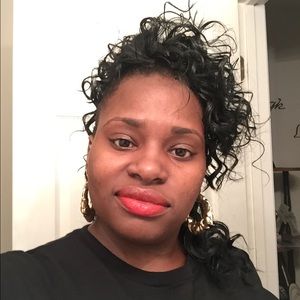 Meet your Posher, Candis