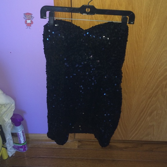 Short black sparkly party dress