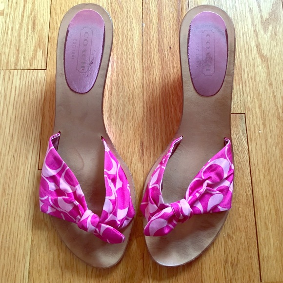 🎀Hot pink bow coach wedges🎀 - Picture 1 of 4
