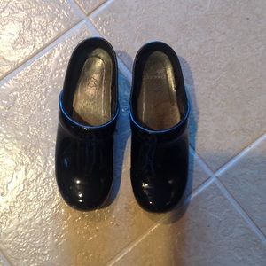 Nursing shoes