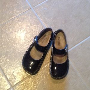 Nursing shoes