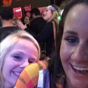 Meet your Posher, Elizabeth