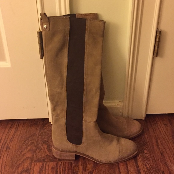 BCBG GENERATION SUEDE BOOTS
