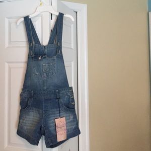 NWT Cute short overalls. - M could fit S
