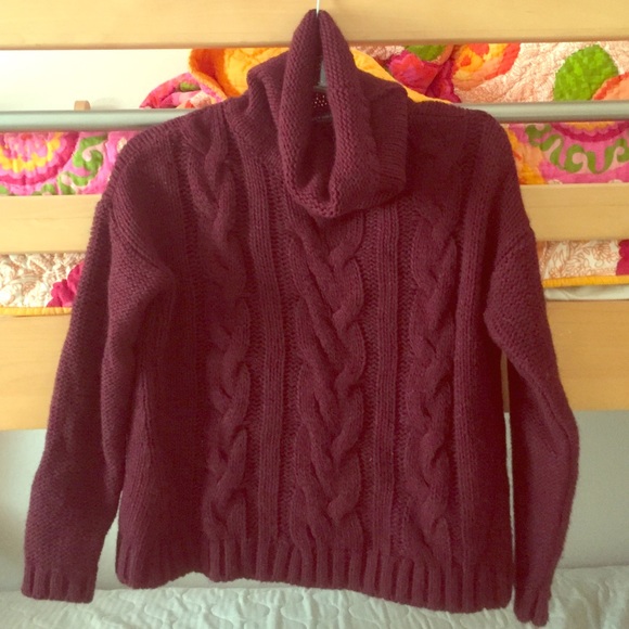 Brandy Melville turtle neck