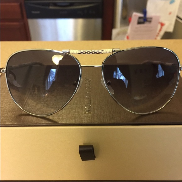 ⛔️SOLD!⛔️ LV Damier Azul aviator sunglasses