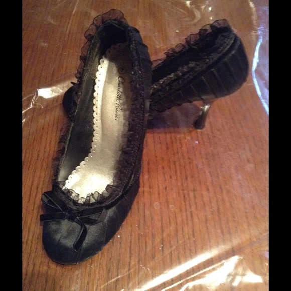 Worn once lace around outside