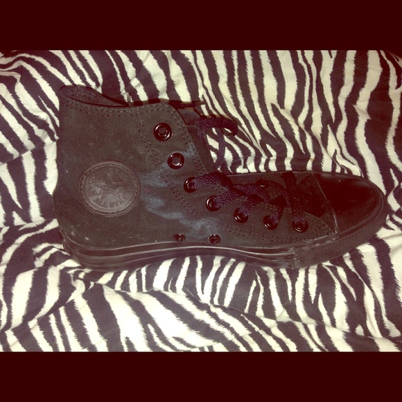 Black high top converse