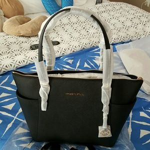 MICHAEL KORS JET SET LARGE BAG BLACK