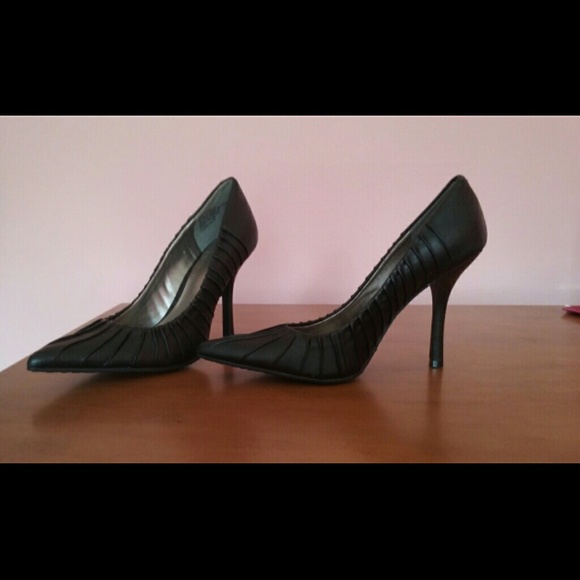 Elle pumps