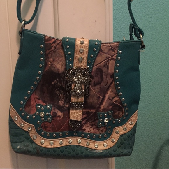 Turquoise and camo purse!