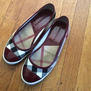 Burberry flats with rubber sole