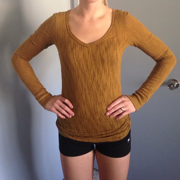 BKE long sleeved burnout top!