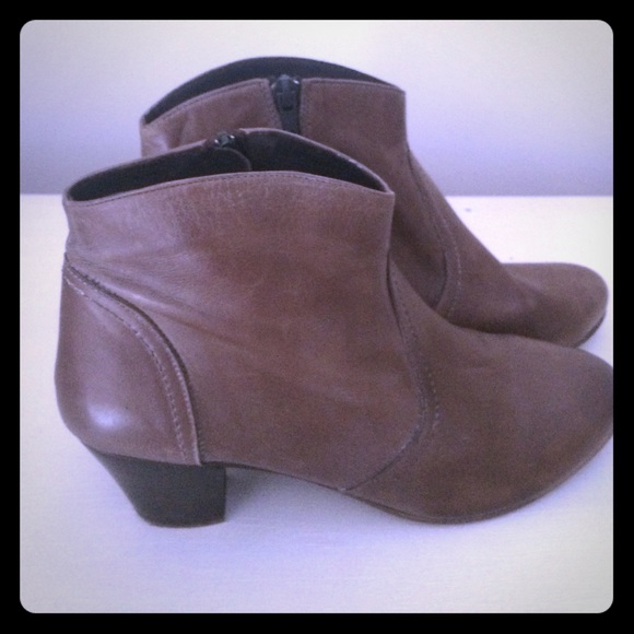 🎉🎉SOLD🎉🎉🎉Gray booties
