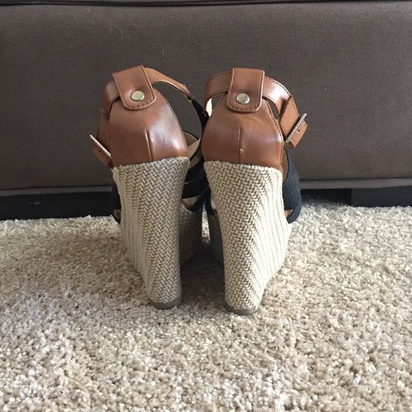 Strap wedges - Picture 2 of 3
