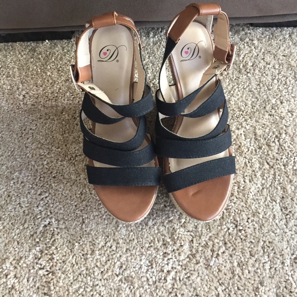 Strap wedges - Picture 3 of 3