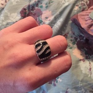 Zebra ring