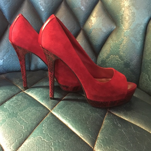 Red peep toe pumps!