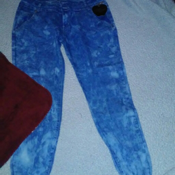 Jeans tight legs