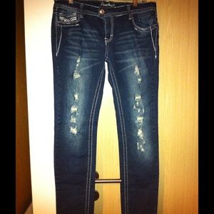 Amethyst brand distressed skinny jeans