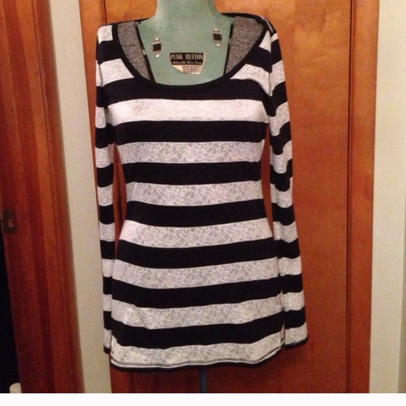 BUNDLE EXPRESS BLACK & WHITE TOP M & PAPAYA TANK L