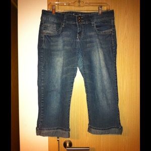 Wallflower jean capris