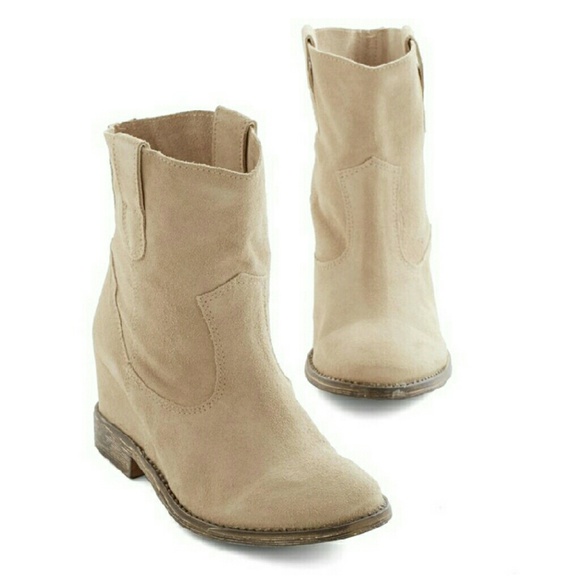 Hidden wedge suede boots - Picture 1 of 3