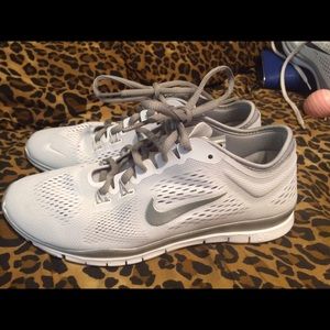 GORGEOUS Nike free 5.0