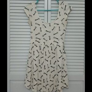 ❗️LAST CHANCE❗️Key F21 Dress Keyhole Back