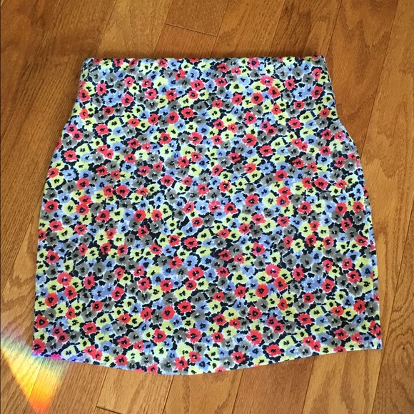 BCBGeneration Floral skirt high waisted