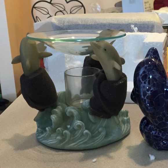 Dolphin wax /scented oil diffuser Resin and glass