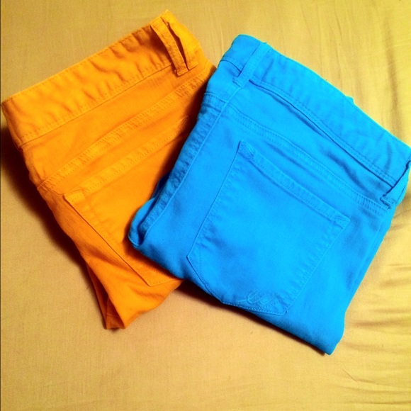 *Worn Once* Two pairs of Express Capri pants!💙