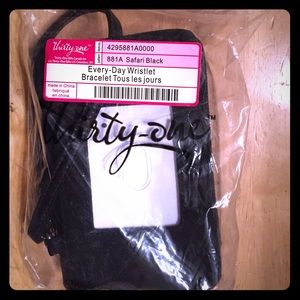 ON HOLD Thirty One Every Day Wristlet NIP