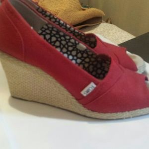 Tom's size 7.5 wedge