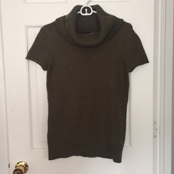 Army Green BCBG Short Sleeve Knit Sweater. Small - Picture 2 of 3