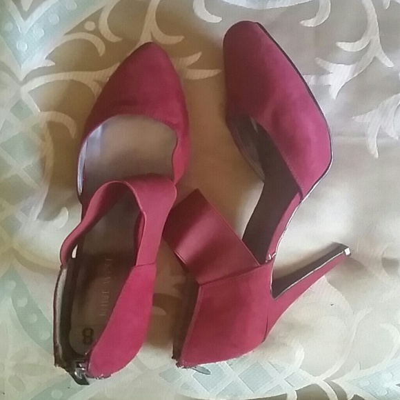 Nine west red suede  pumps