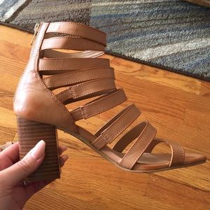 Tan small heeled sandal
