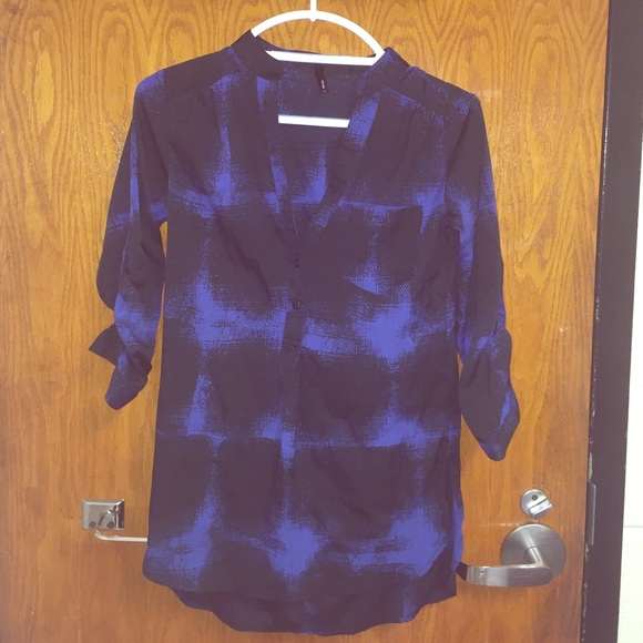 Black & blue top