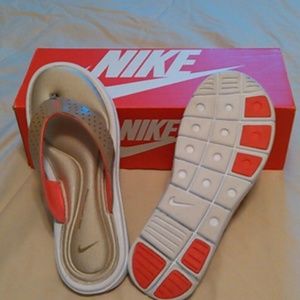 Nike comfort foot sandles