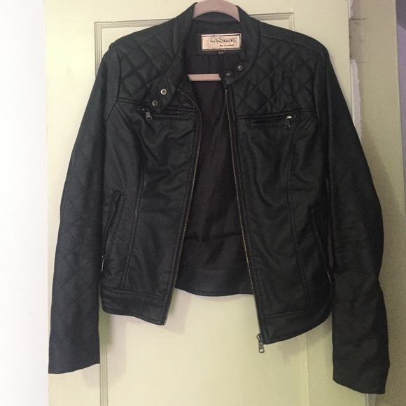 Black leather . Great for fall time . Like new .