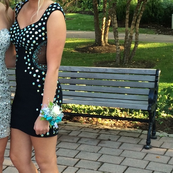Dresses & Skirts - homecoming dress size 3/4 black