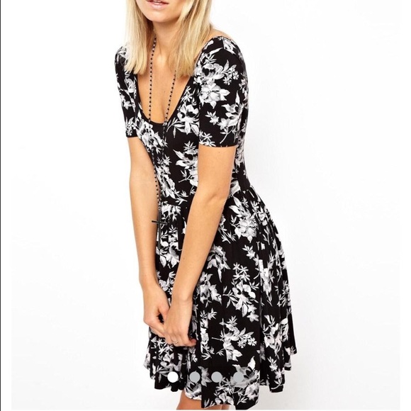 SOLD ON MERC - Picture 4 of 4