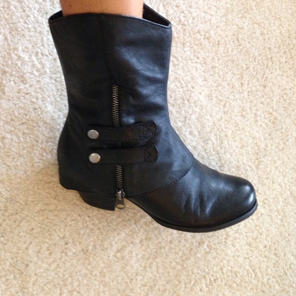 Super cute black boots